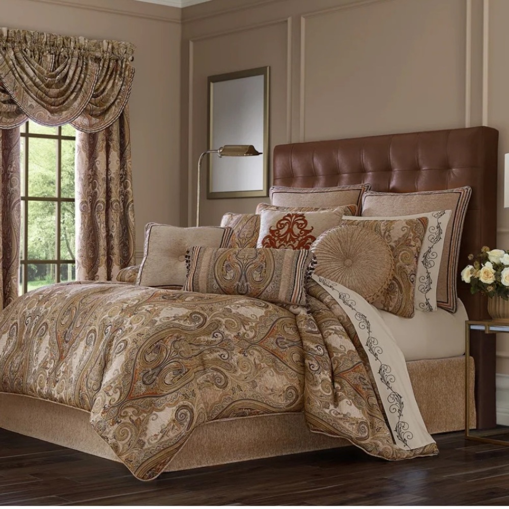 J. Queen New York Luciana 4-Piece l Comforter Set Sz California KING  NWT